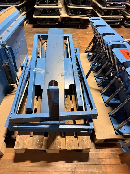 V Roller Tables – IMG_3031.JPG